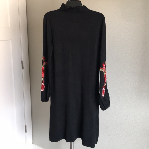 Dresses & Skirts - MLLP Dress long puff sleeves and high neck
